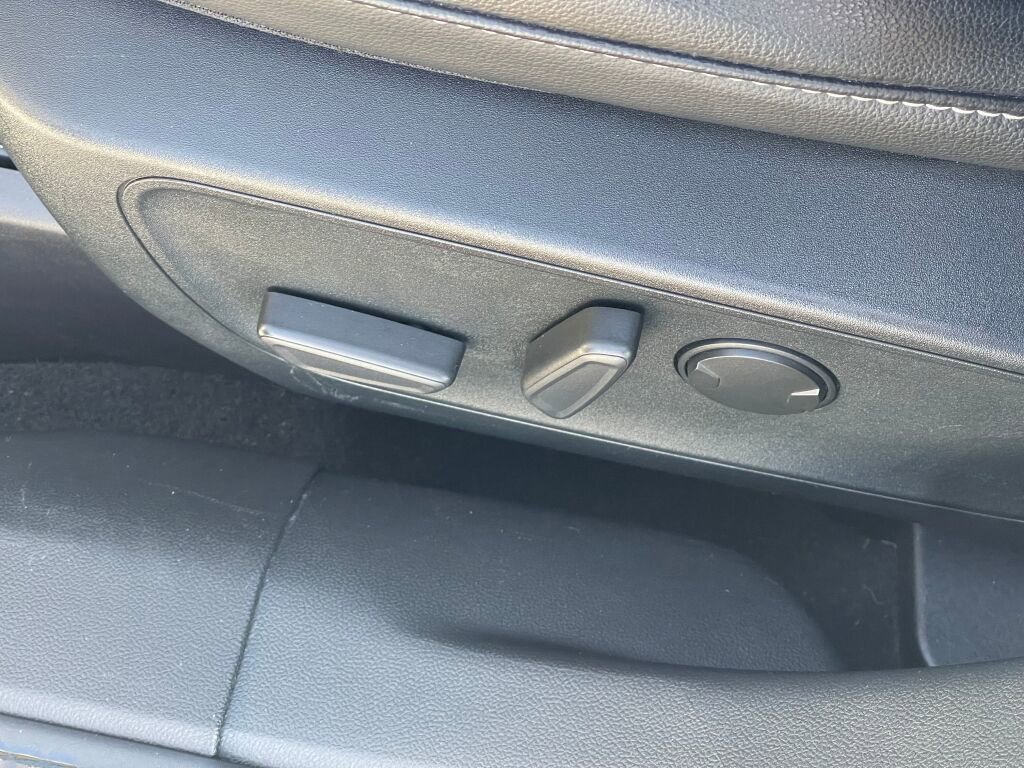 Used 2020 Ford Escape SEL image 7