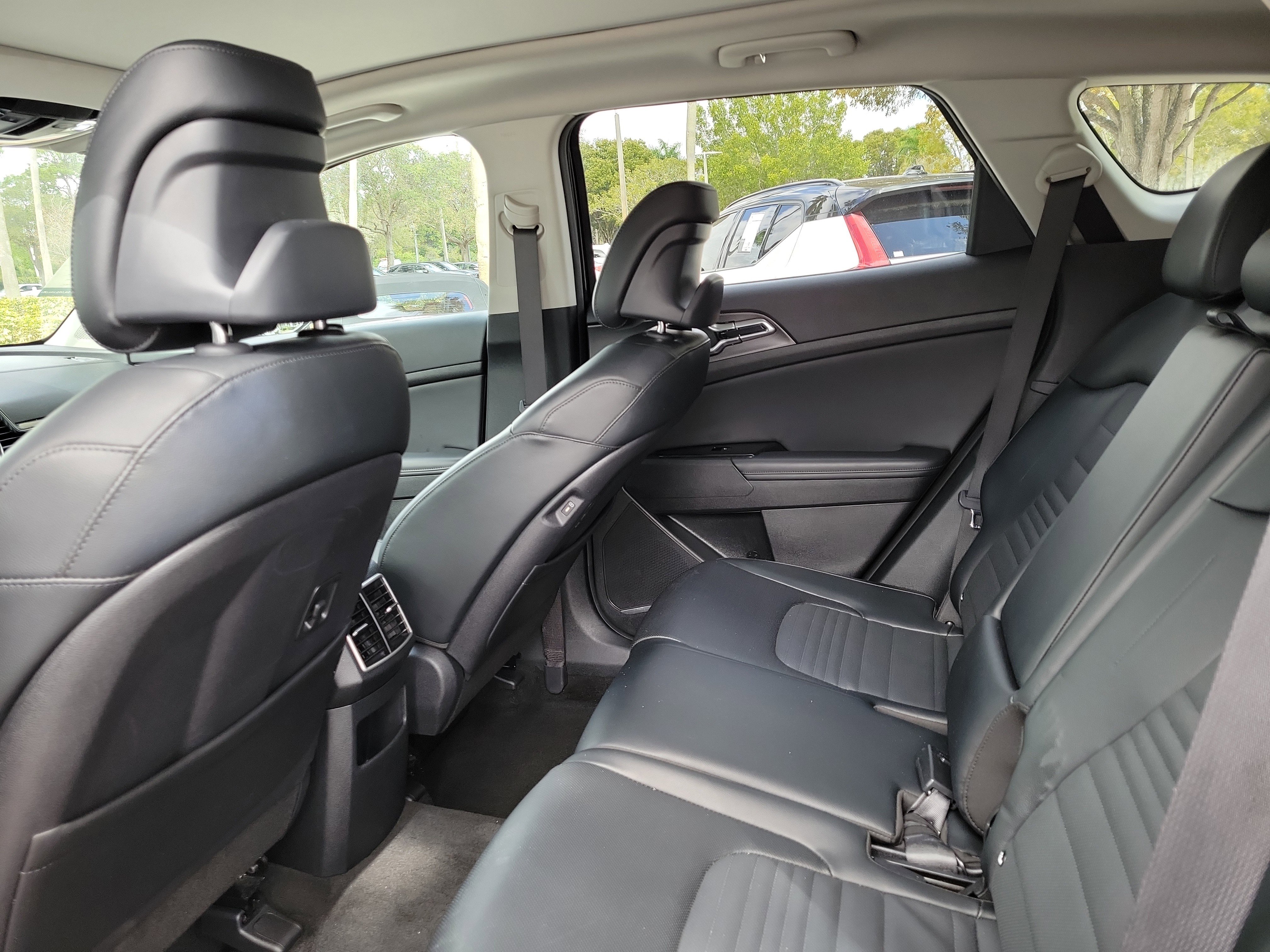 Used 2023 Kia Sportage SX image 9