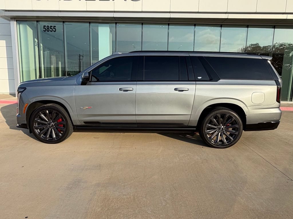 Used 2025 Cadillac Escalade ESV V AWD/4WD image 2