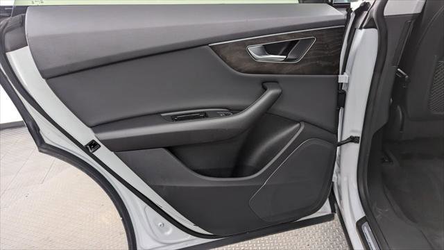 Used 2022 Audi Q8 Premium w/ Convenience Package image 16