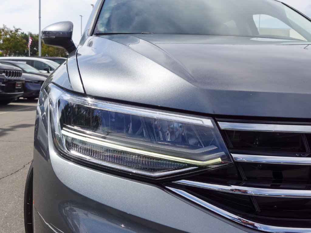 Used 2023 Volkswagen Tiguan SE FWD image 4