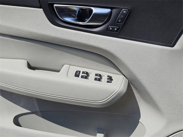 Certified 2025 Volvo XC60 T8 Plus w/ Protection Package Premier image 27