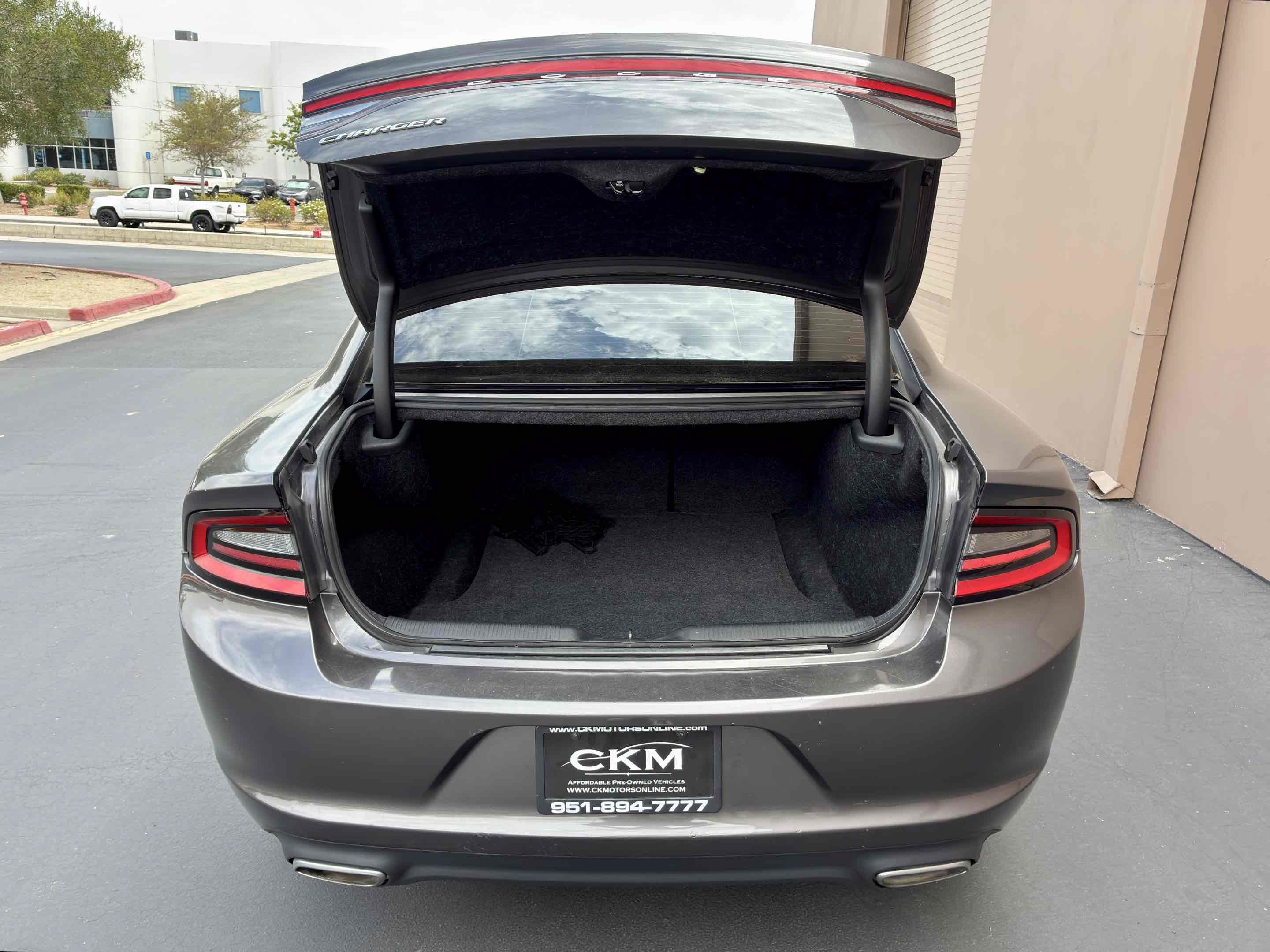 Used 2015 Dodge Charger SE RWD image 52