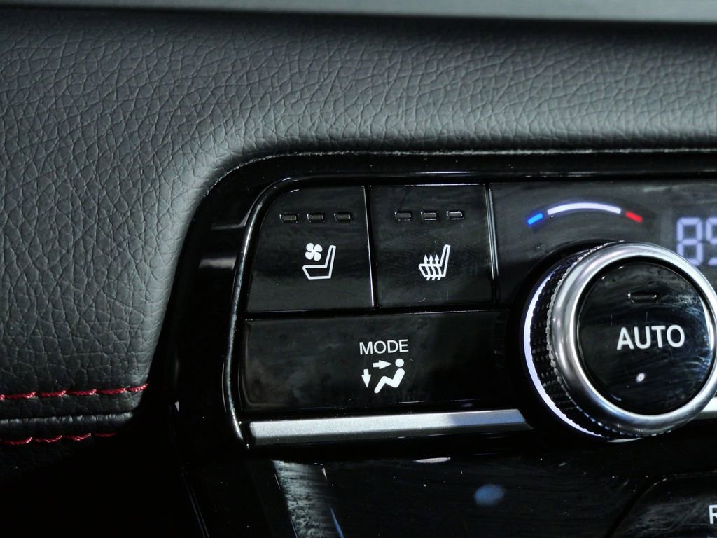 Used 2025 Honda Pilot Black Edition image 23