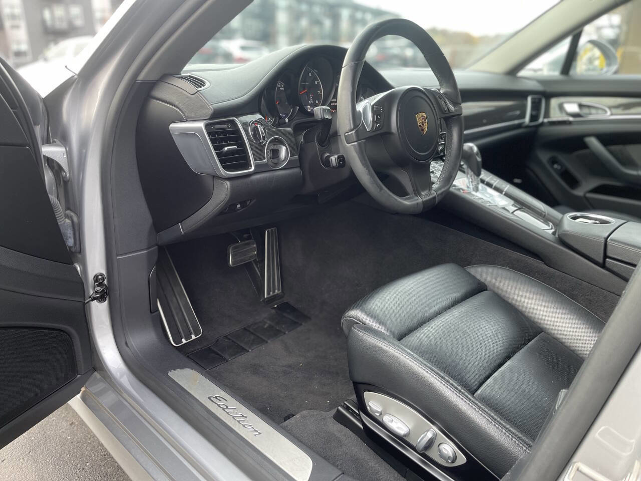 Used 2016 Porsche Panamera 4 Edition image 9