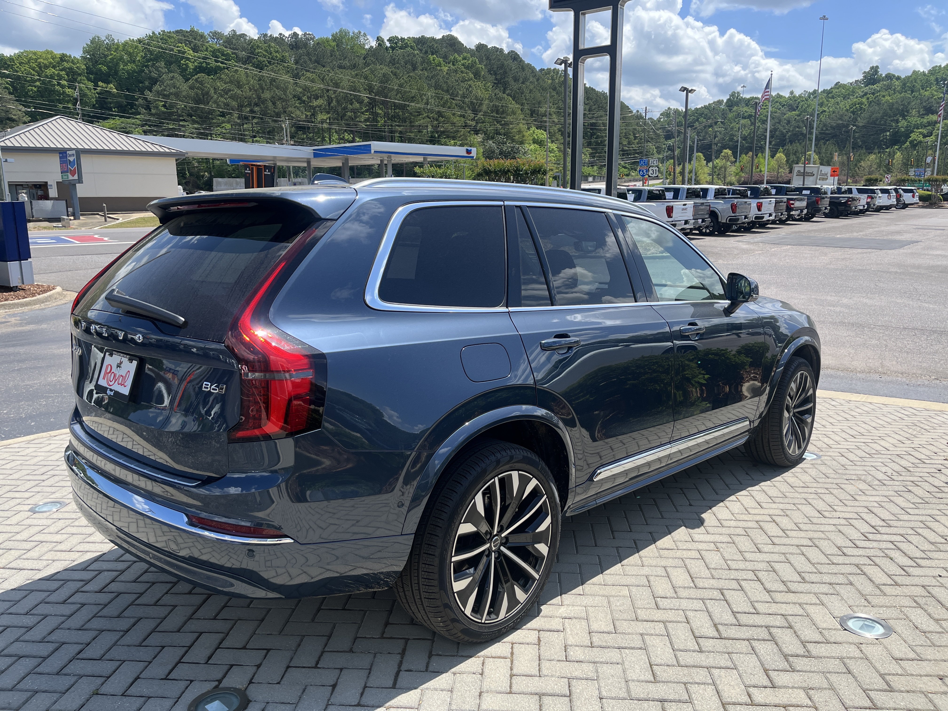 New 2026 Volvo XC90 B6 Plus w/ Protection Package Premier AWD/4WD image 5