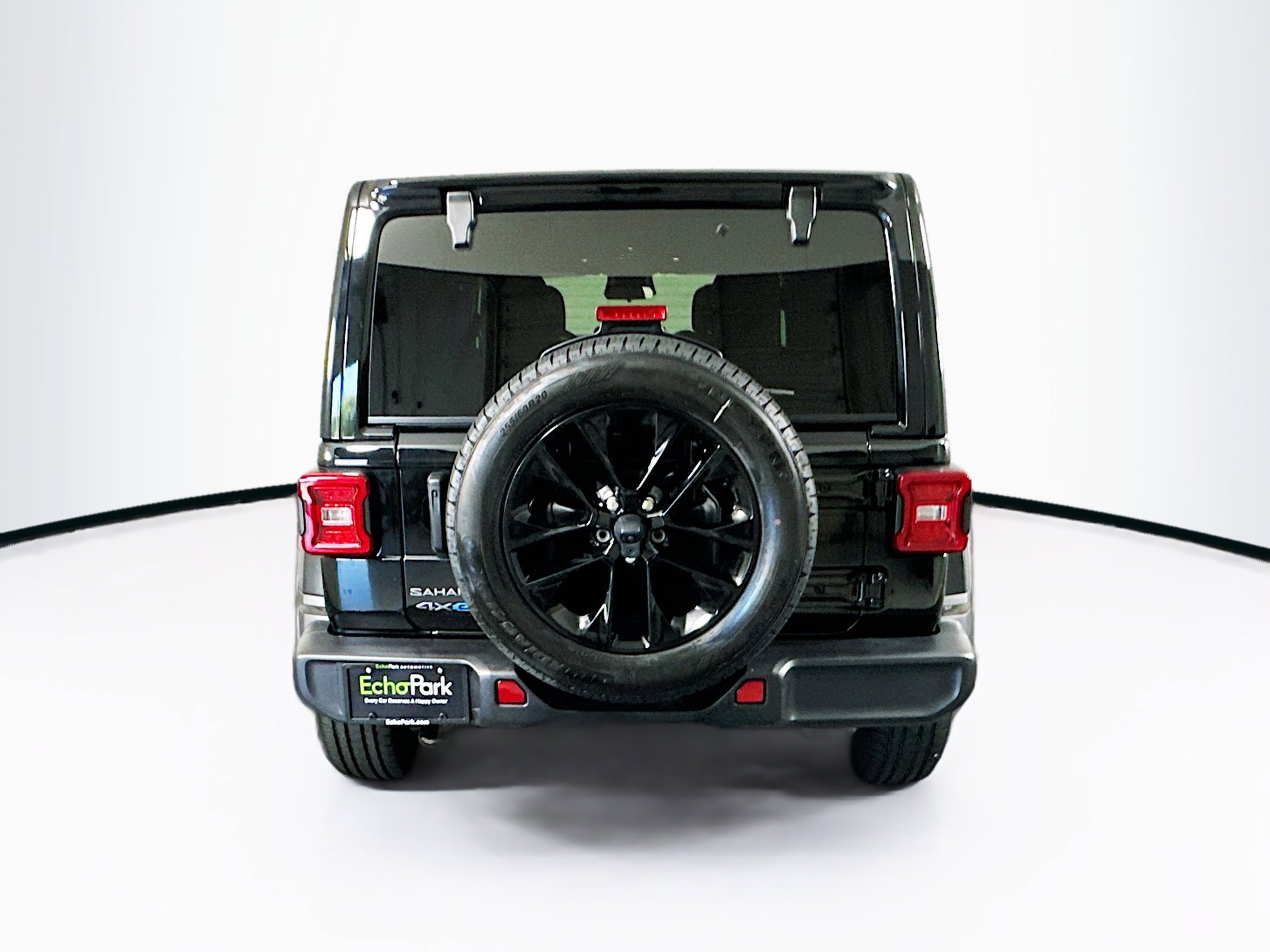 Used 2025 Jeep Wrangler Sahara image 7