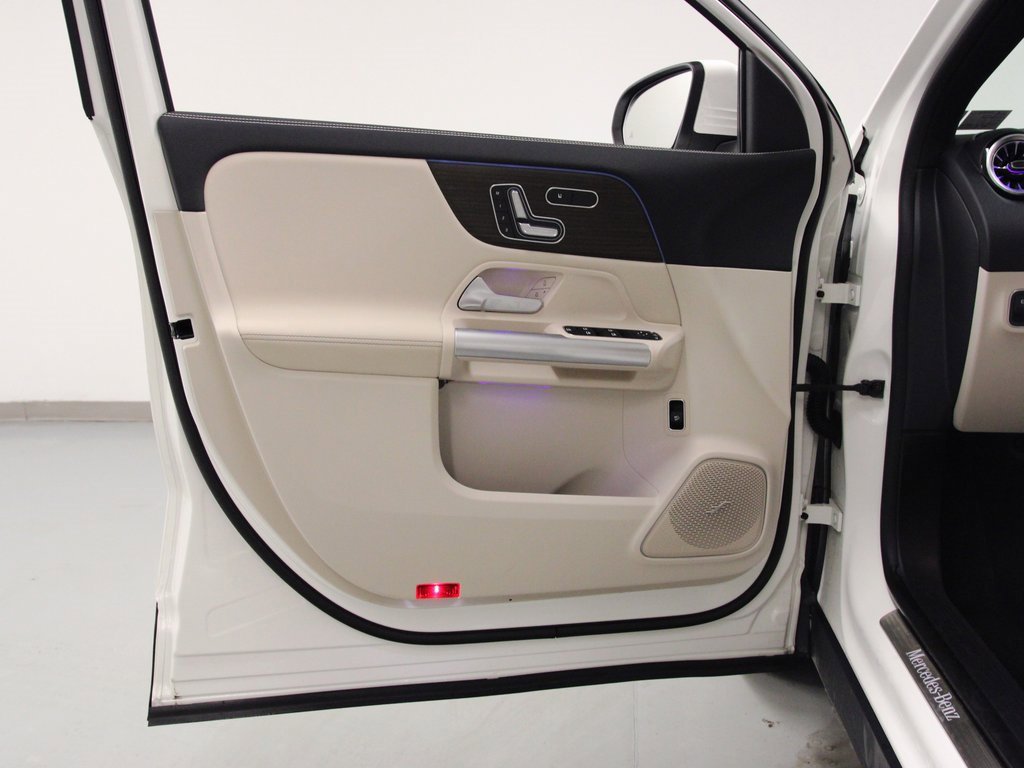 Certified 2025 Mercedes-Benz GLA 250 4MATIC image 18