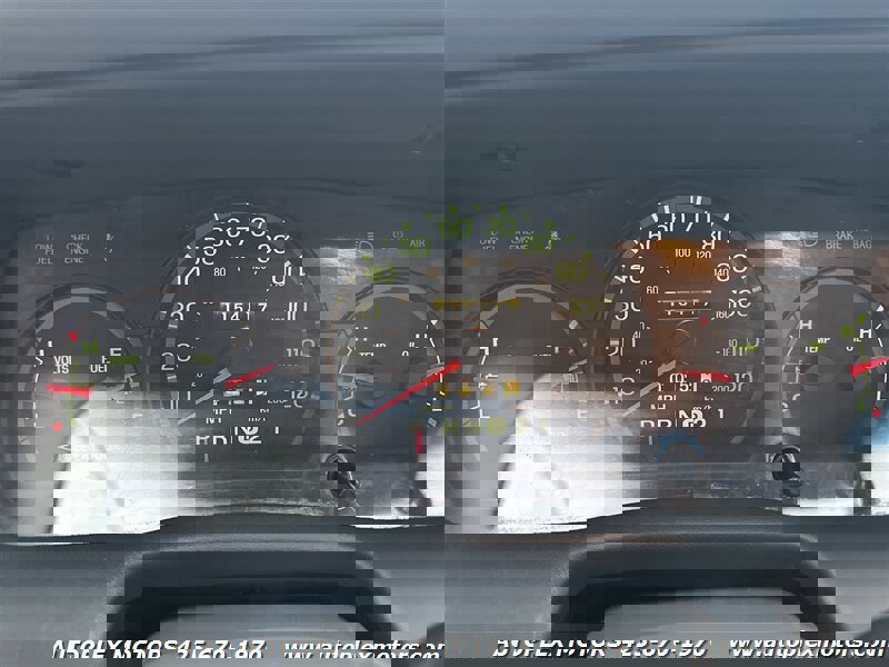 Used 2004 Ford Crown Victoria LX RWD image 19