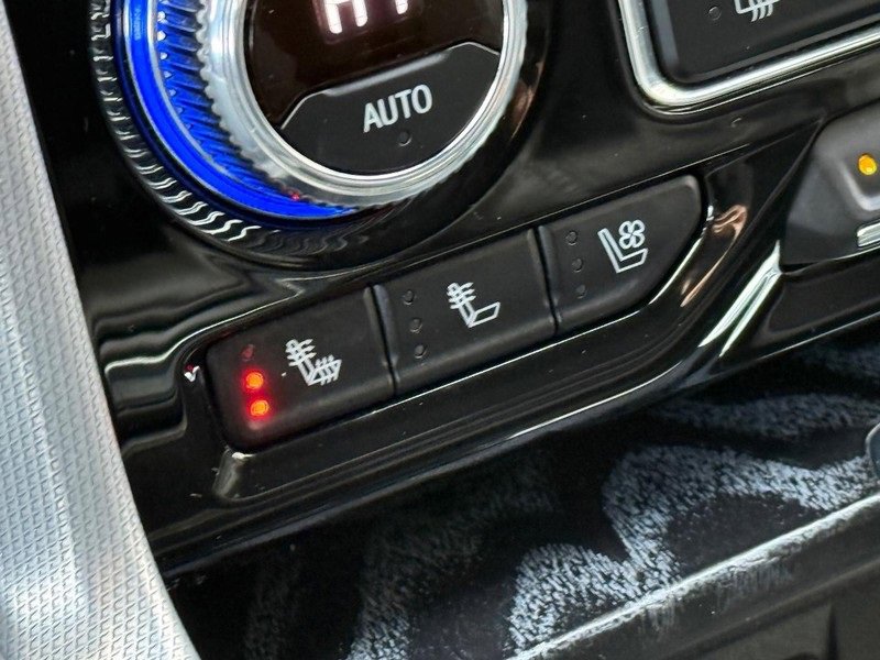 Used 2023 GMC Yukon XL Denali image 30