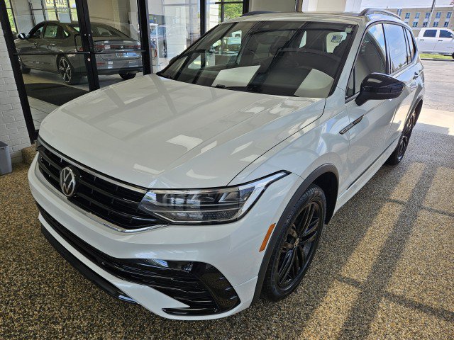 Used 2022 Volkswagen Tiguan SE R-Line AWD/4WD image 5