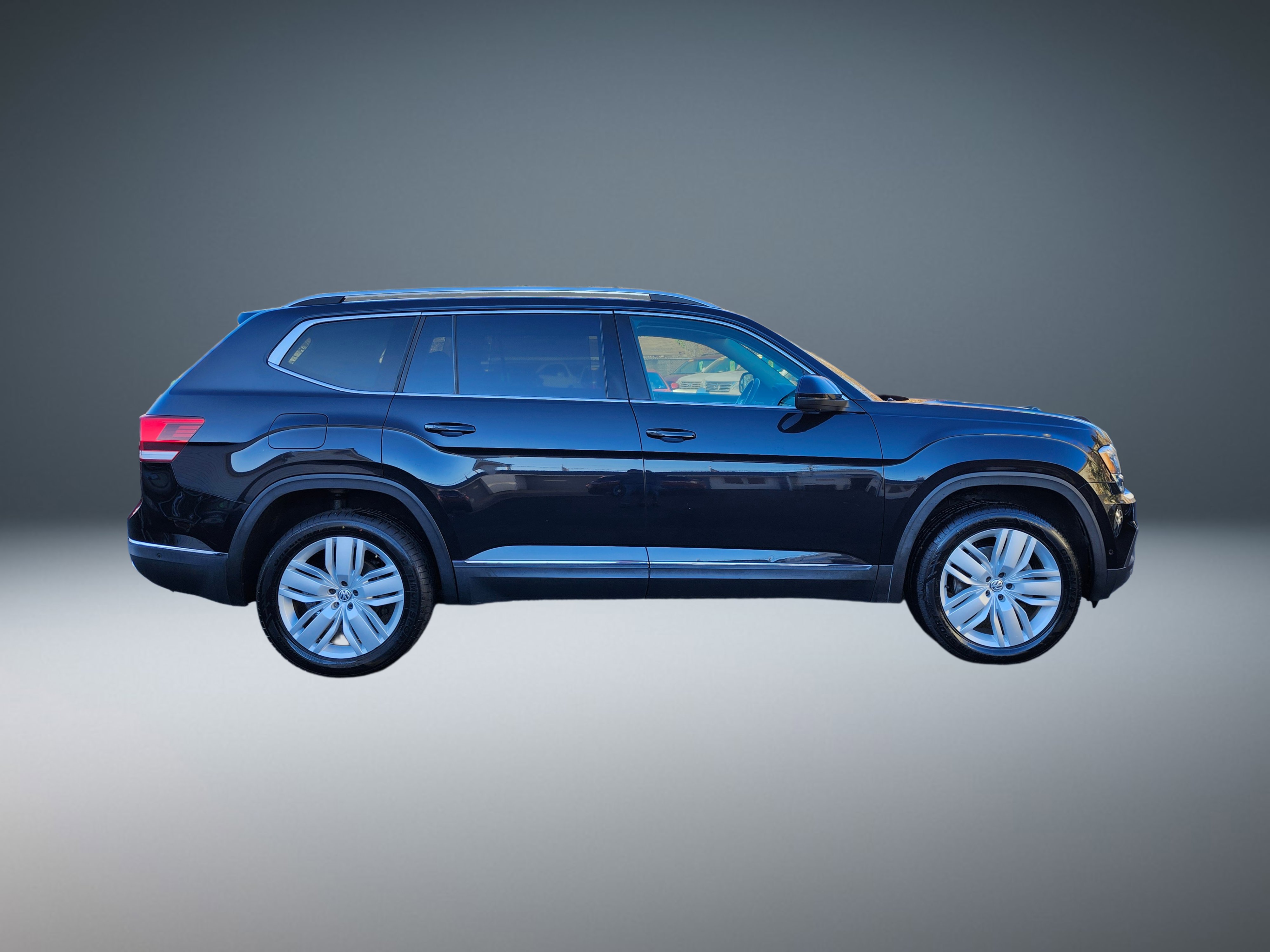 Used 2018 Volkswagen Atlas SEL Premium image 2