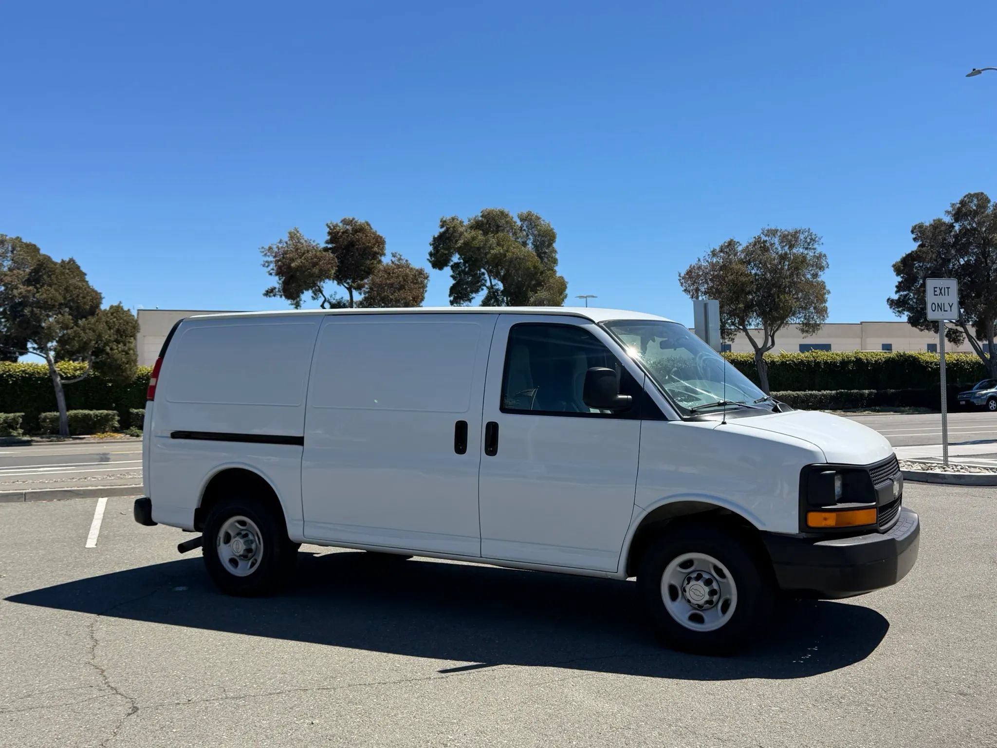 Used 2005 Chevrolet Express 2500 RWD image 10