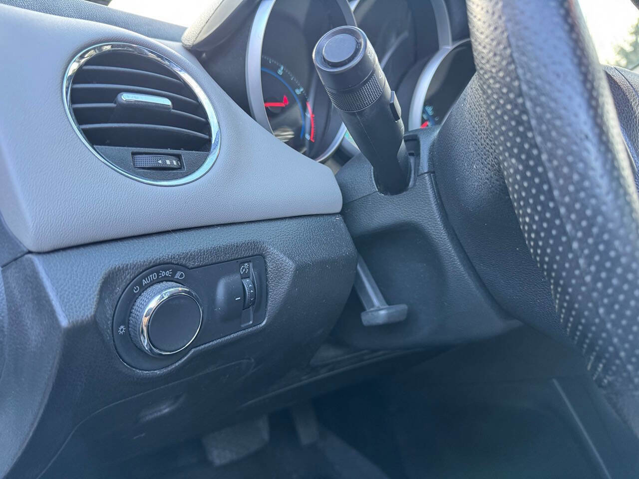 Used 2013 Chevrolet Cruze LS image 13