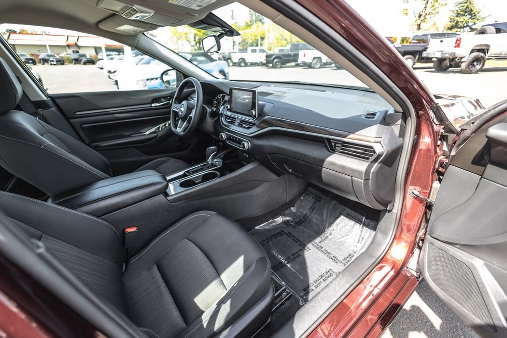 Used 2024 Nissan Altima 2.5 SV FWD image 27
