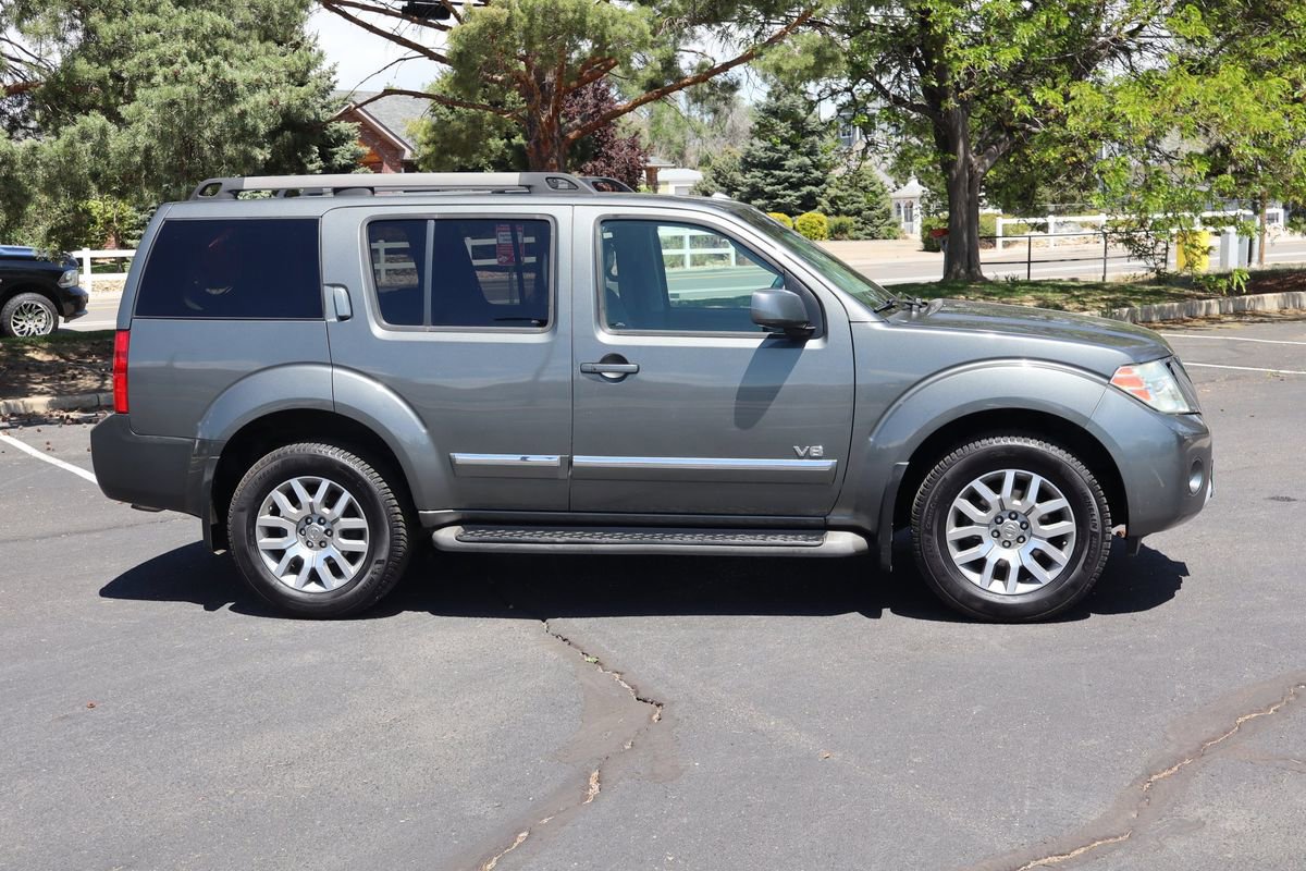 Used 2008 Nissan Pathfinder LE w/ Navigation Pkg AWD/4WD image 3