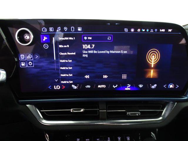 Used 2025 Chevrolet Equinox EV LT w/ Convenience Package FWD image 11