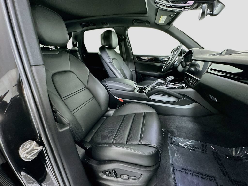 Certified 2023 Porsche Cayenne AWD/4WD image 30