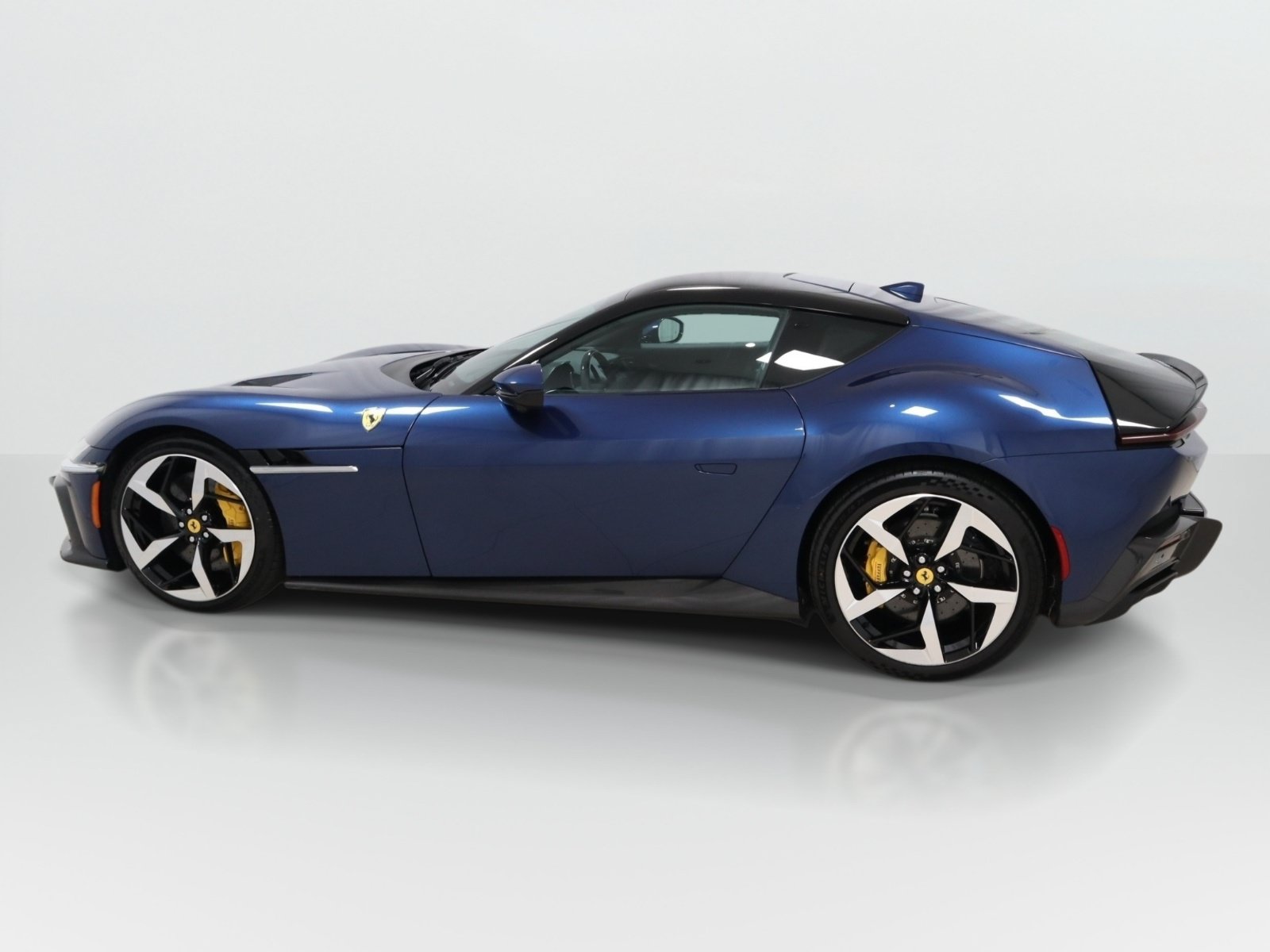 Used 2025 Ferrari 12Cilindri RWD image 2