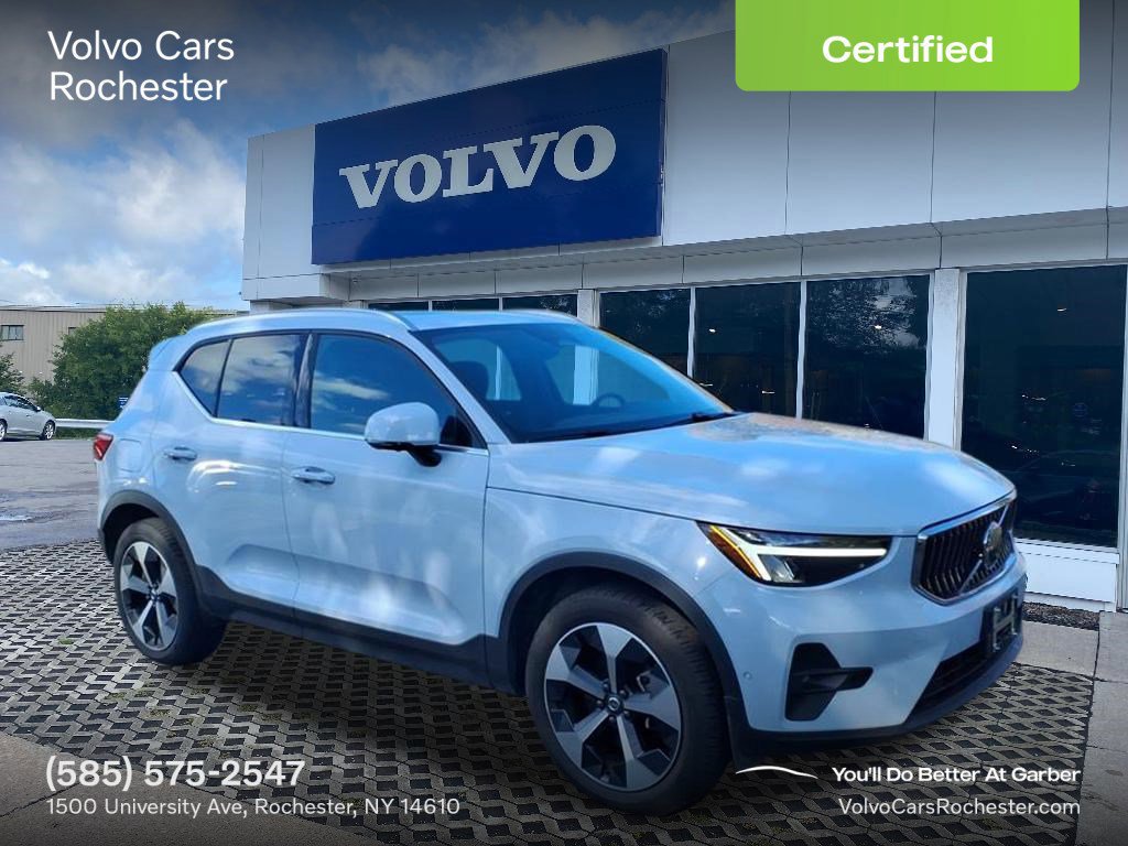 Certified 2025 Volvo XC40 B5 Plus image 1