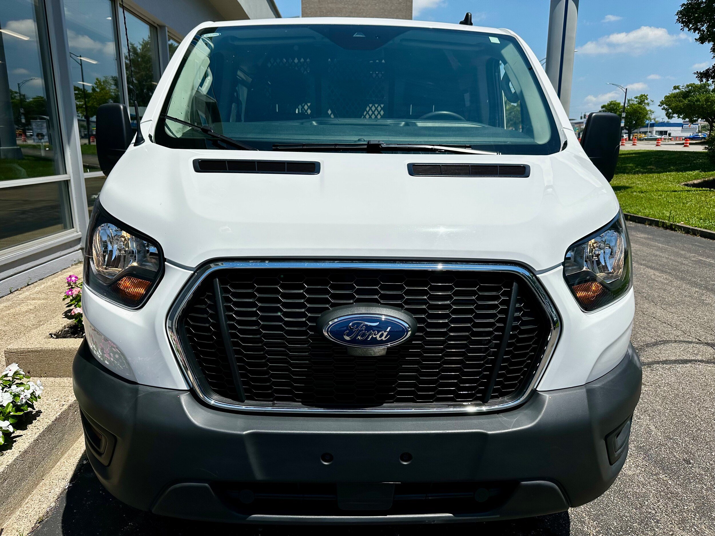 Used 2024 Ford Transit 250 Low Roof w/ Exterior Upgrade Package RWD image 3