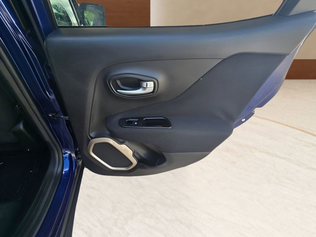 Used 2017 Jeep Renegade Latitude AWD/4WD image 44