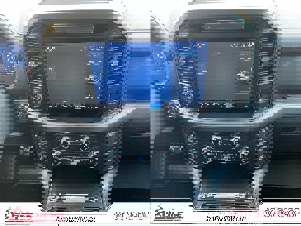 Used 2025 Ford F150 Lariat w/ Equipment Group 501A Mid image 11