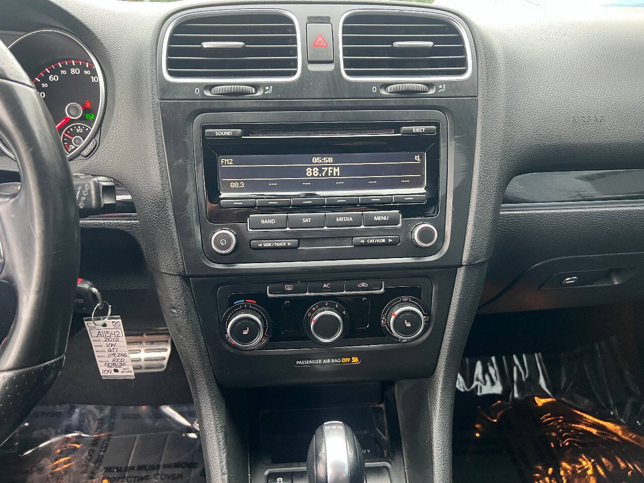 Used 2012 Volkswagen Golf 2-Door FWD image 28