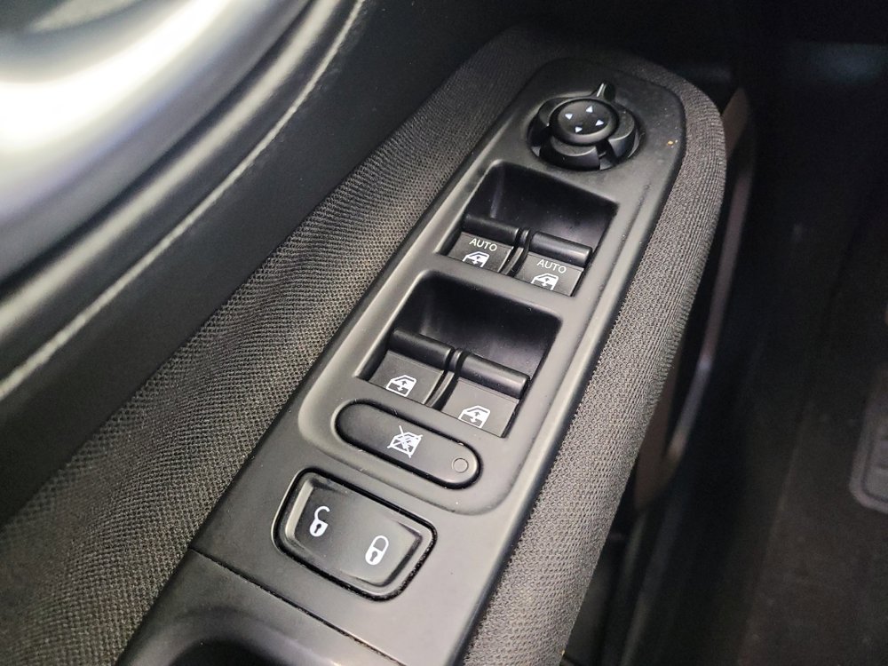 Used 2016 Jeep Renegade Latitude AWD/4WD image 27