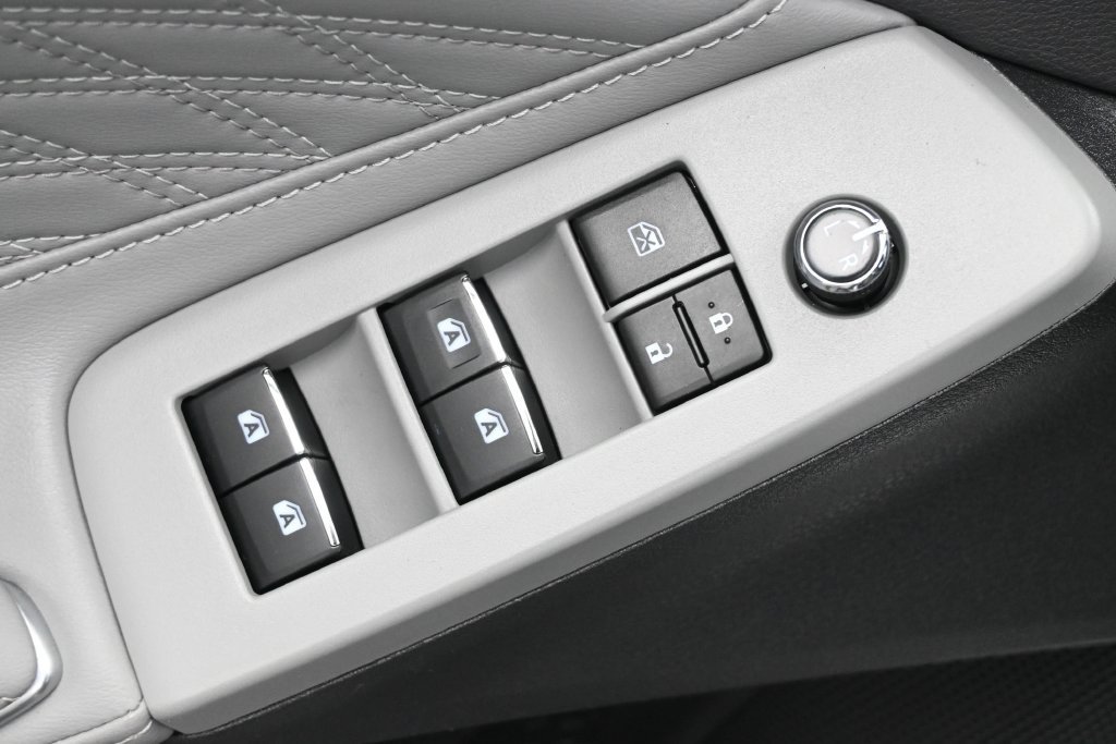Used 2020 Toyota Avalon Limited w/ Advanced Safety Package FWD image 4