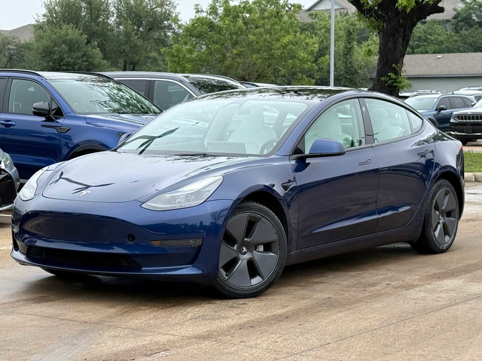 Used 2023 Tesla Model 3 Standard Range image 1