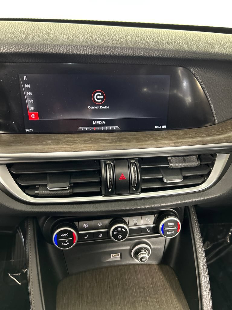 Used 2018 Alfa Romeo Stelvio Ti AWD/4WD image 14