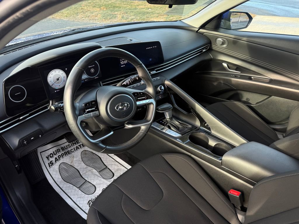 Used 2023 Hyundai Elantra SEL w/ Convenience Package image 16