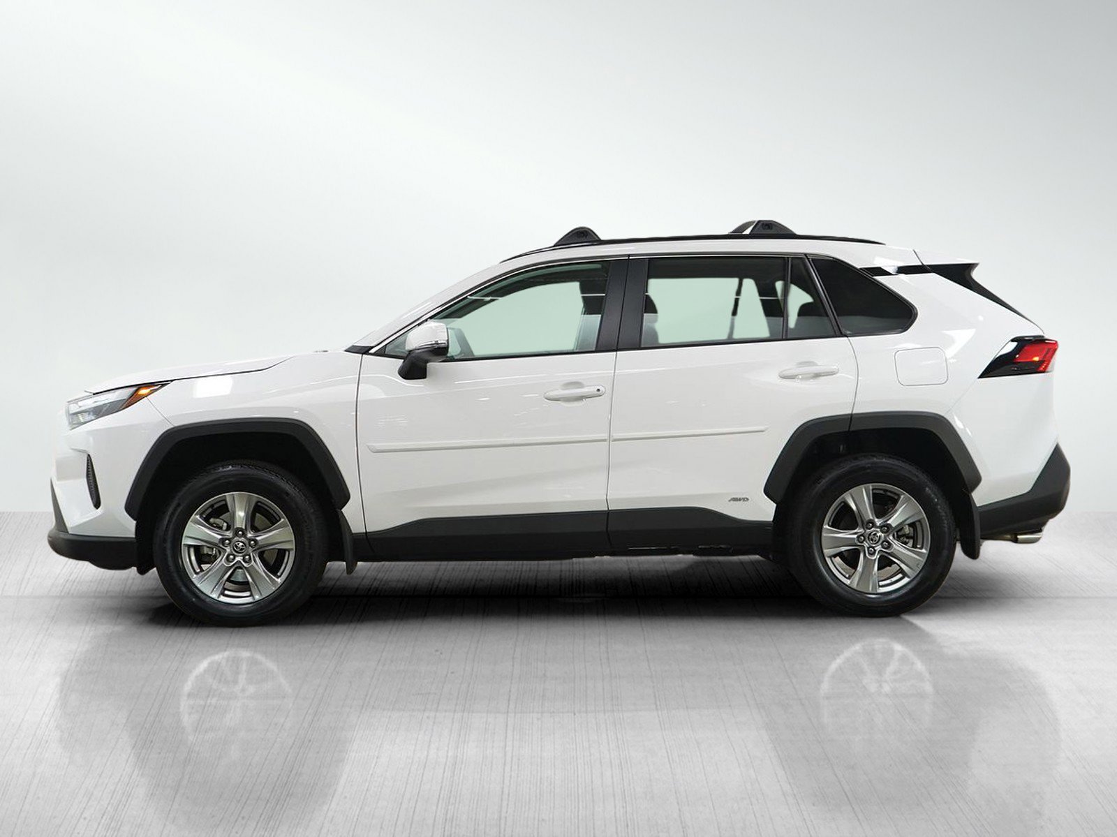 Used 2024 Toyota RAV4 XLE AWD/4WD image 2