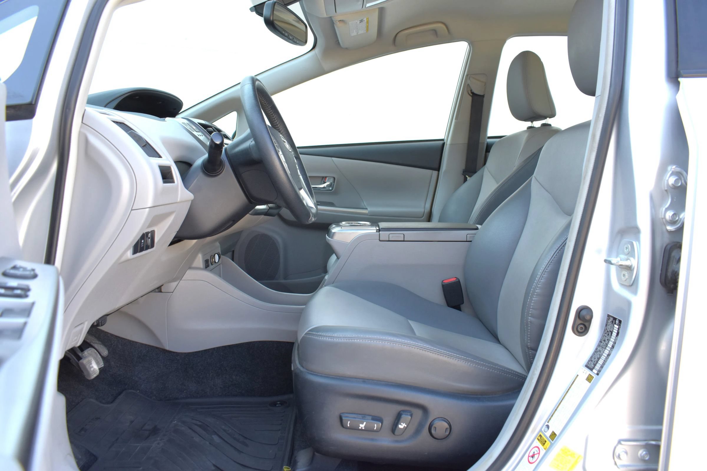 Used 2015 Toyota Prius V Four FWD image 10