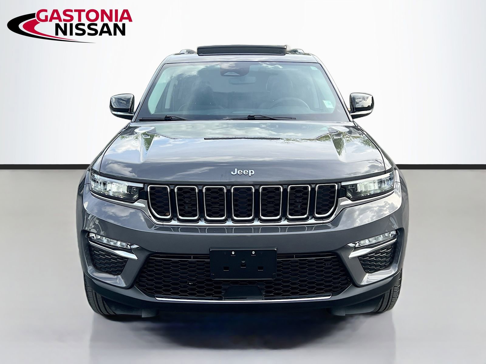 Used 2023 Jeep Grand Cherokee 4WD 4xe image 2