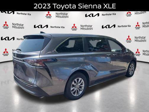Used 2023 Toyota Sienna XLE FWD image 6