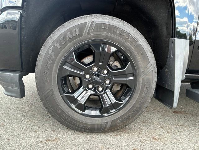 Used 2018 Chevrolet Silverado 1500 LT w/ Midnight Edition AWD/4WD image 32