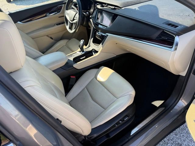 Used 2017 Cadillac XT5 Premium Luxury FWD image 42