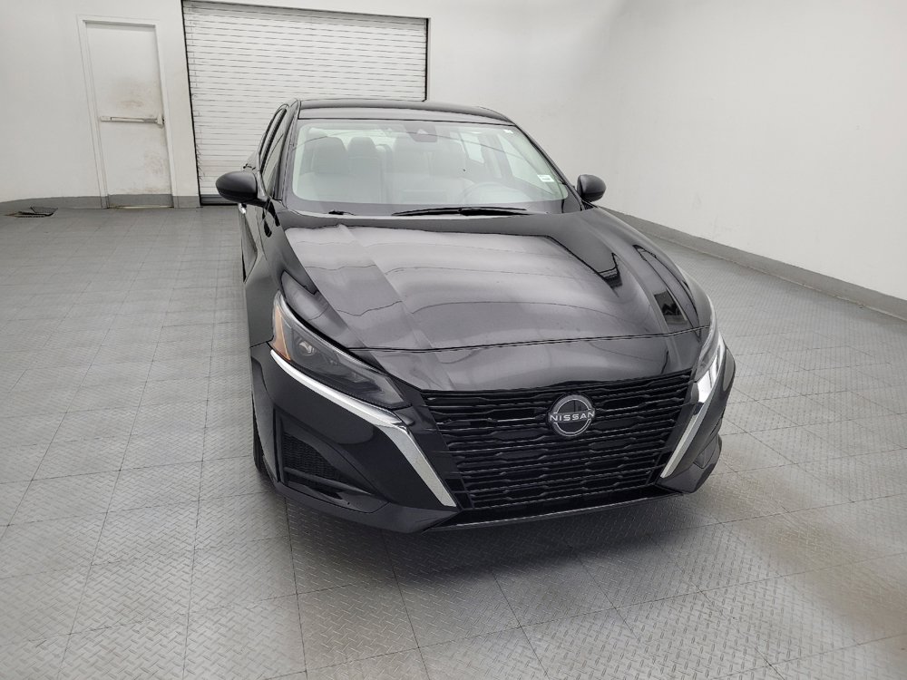 Used 2025 Nissan Altima 2.5 SV FWD image 14