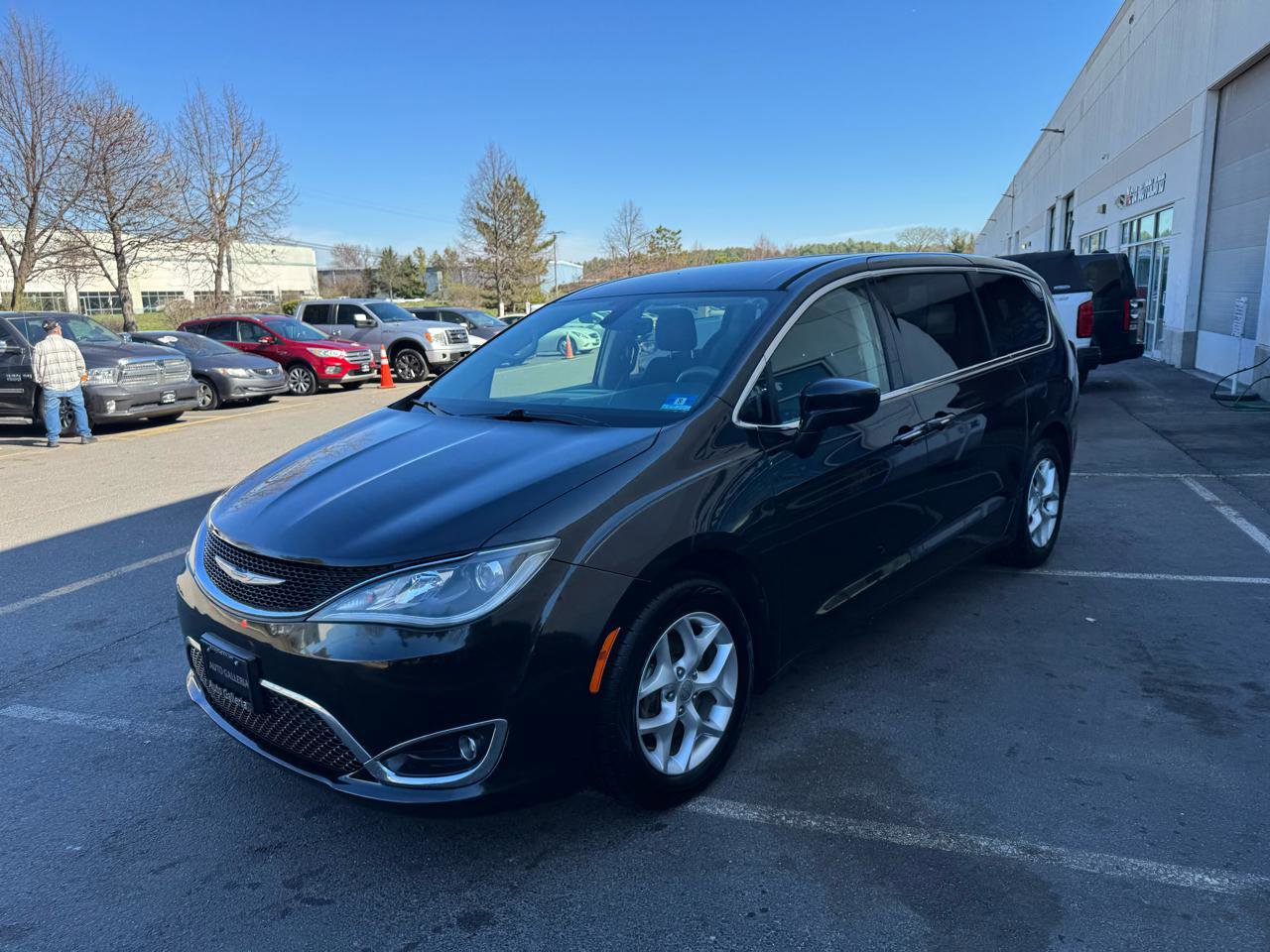 Used 2018 Chrysler Pacifica Touring Plus w/ Tire & Wheel Group FWD image 8