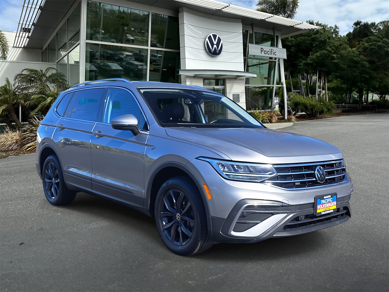 Used 2022 Volkswagen Tiguan SE image 3