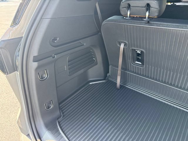New 2027 Chevrolet Traverse Z71 w/ LPO, Floor Liner Package AWD/4WD image 55