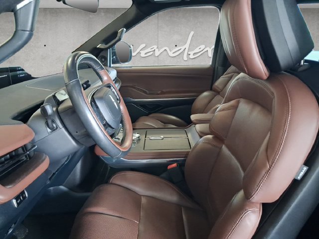 Used 2025 Lincoln Navigator Reserve AWD/4WD image 24