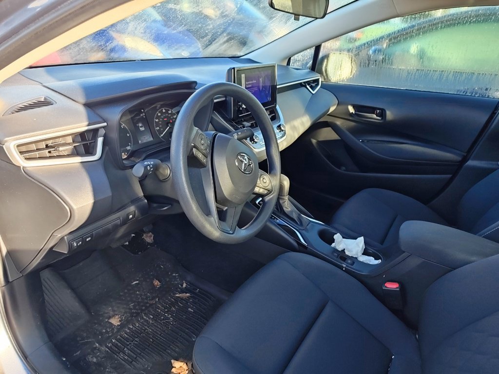 Used 2025 Toyota Corolla LE FWD image 7