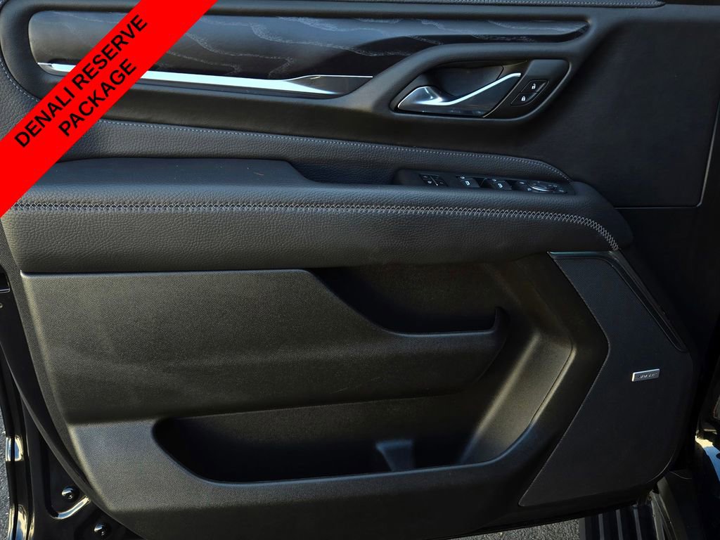 Used 2023 GMC Yukon Denali w/ Denali Reserve Package image 12