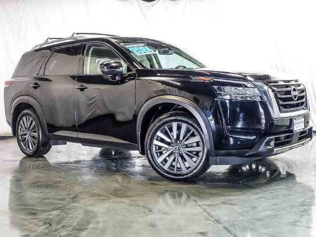 Used 2024 Nissan Pathfinder SL w/ SL Premium Package AWD/4WD image 2