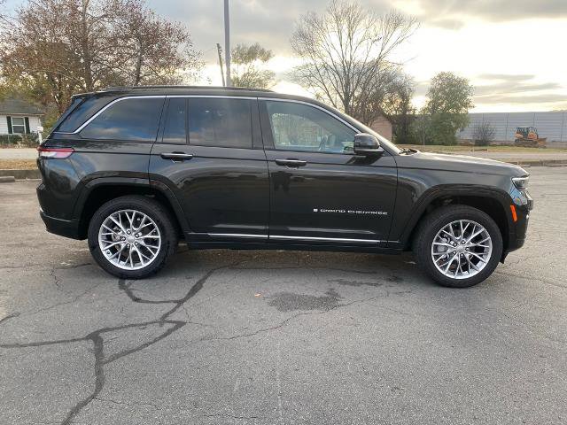 Used 2024 Jeep Grand Cherokee Summit image 8