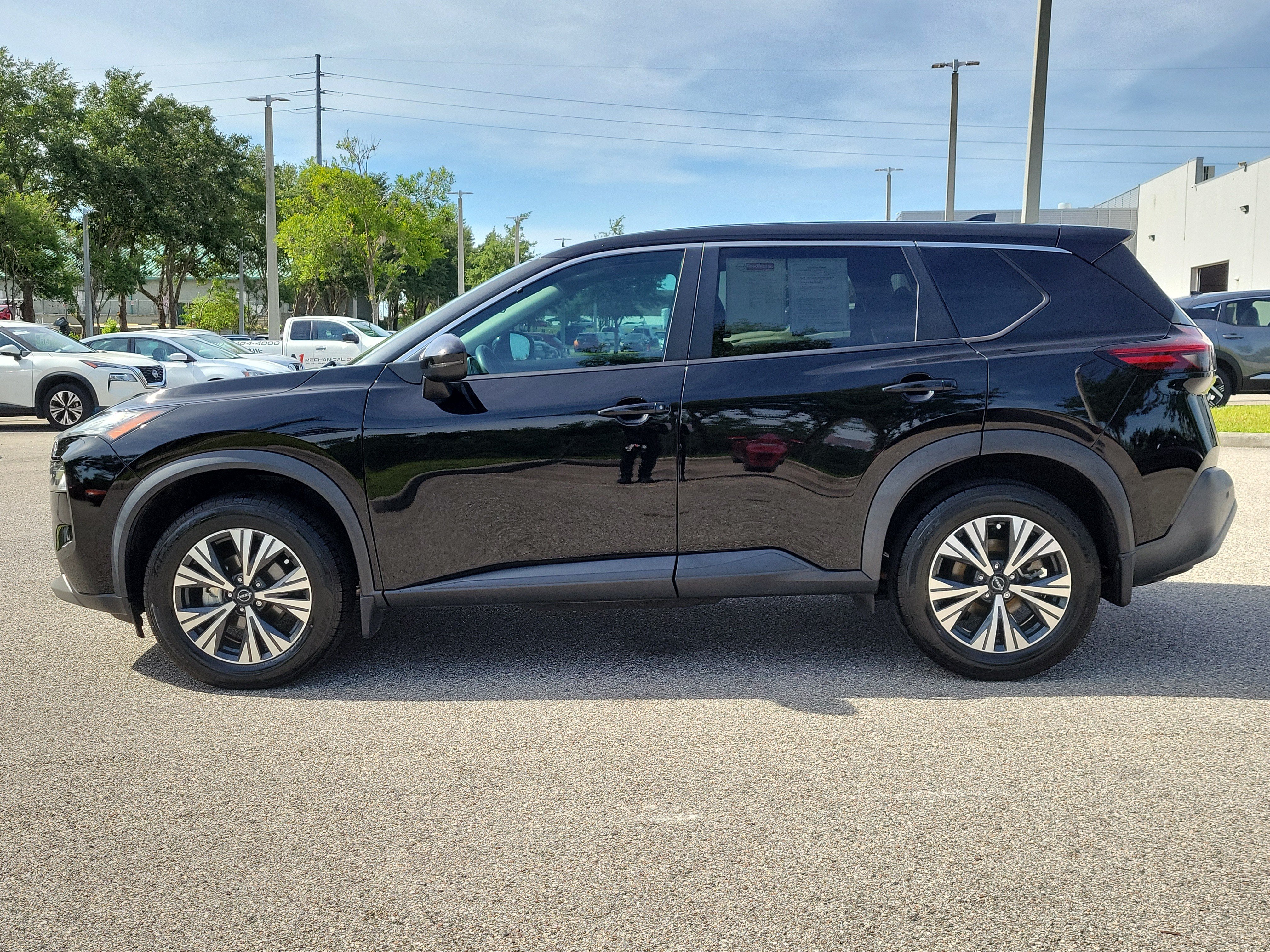 Certified 2022 Nissan Rogue SV FWD image 9