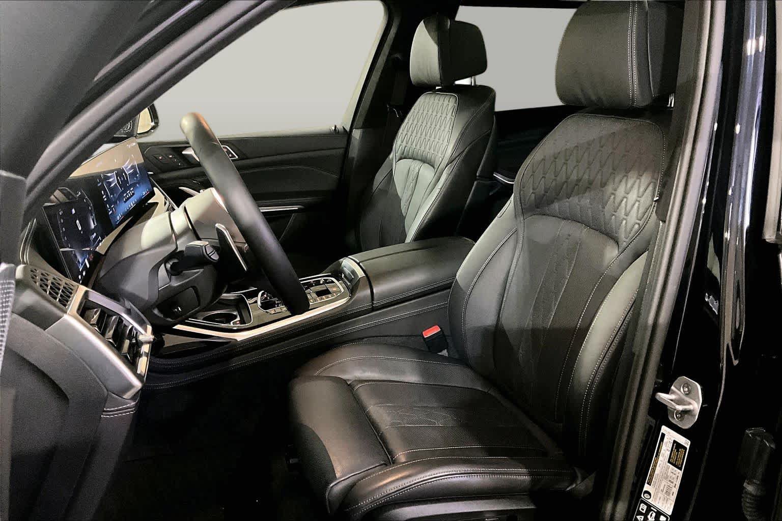 Certified 2025 BMW X7 M60i AWD/4WD image 8